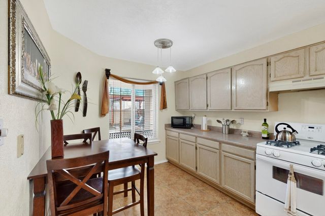 609 Wanda Court SW, Los Lunas, NM 87031