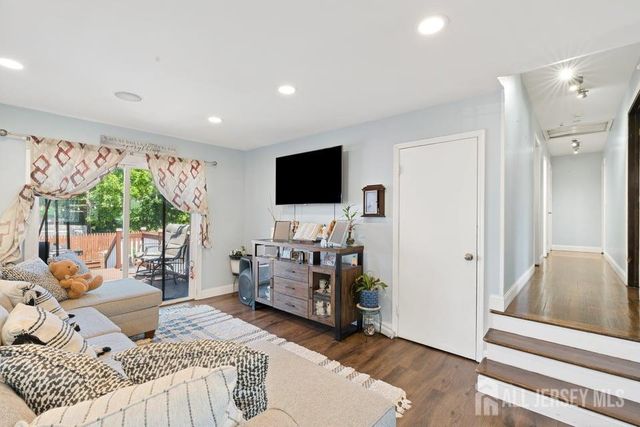 310 pitt Street, South Plainfield, NJ 07080