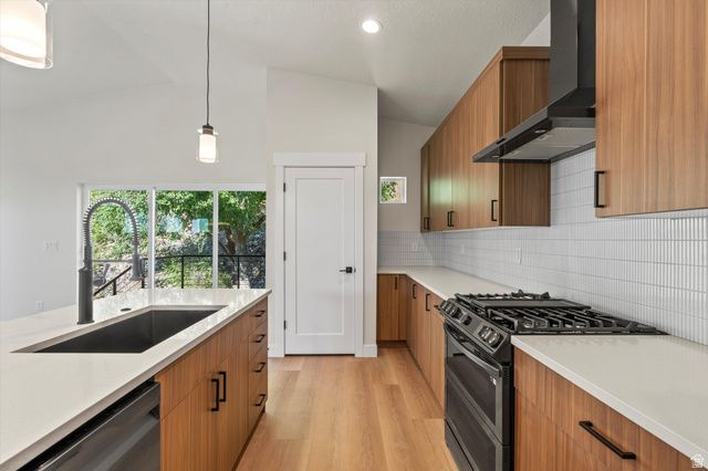 1570 E MADDIES CV, Ogden, UT 84404