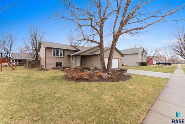 117 Thad St Street, Brandon, SD 57005