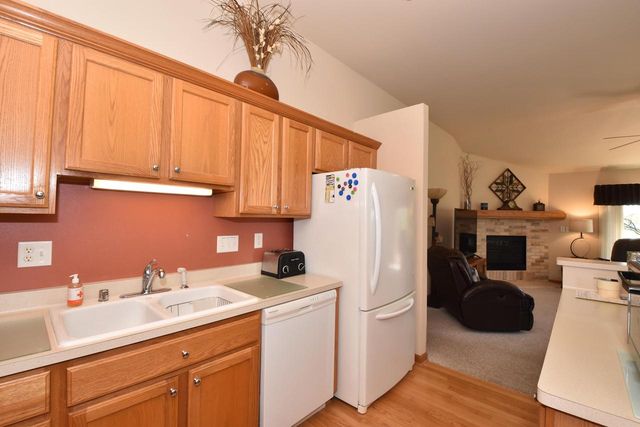 N97W14151 Knollcrest CIRCLE, Germantown, WI 53022