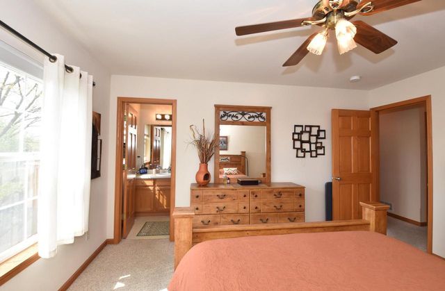 N97W14151 Knollcrest CIRCLE, Germantown, WI 53022