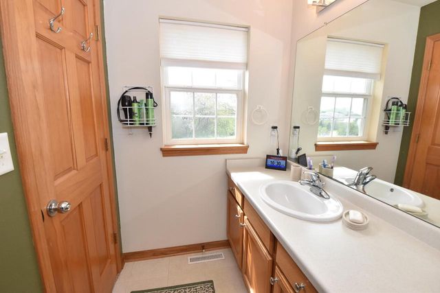 N97W14151 Knollcrest CIRCLE, Germantown, WI 53022