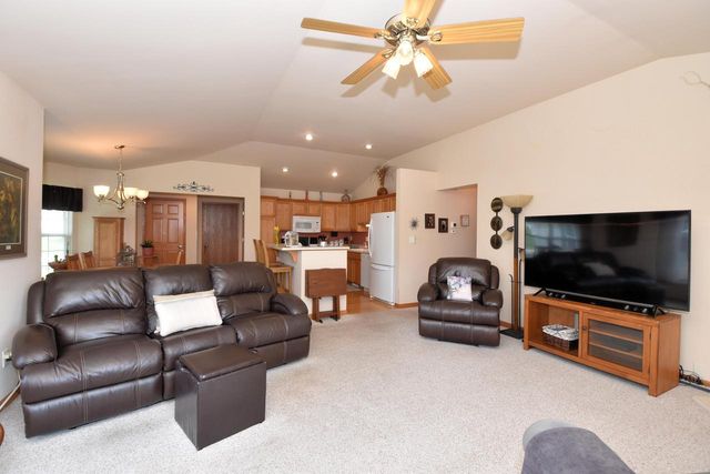 N97W14151 Knollcrest CIRCLE, Germantown, WI 53022