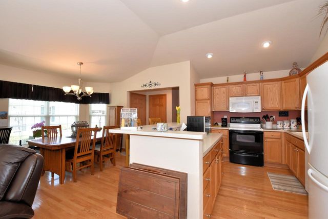 N97W14151 Knollcrest CIRCLE, Germantown, WI 53022