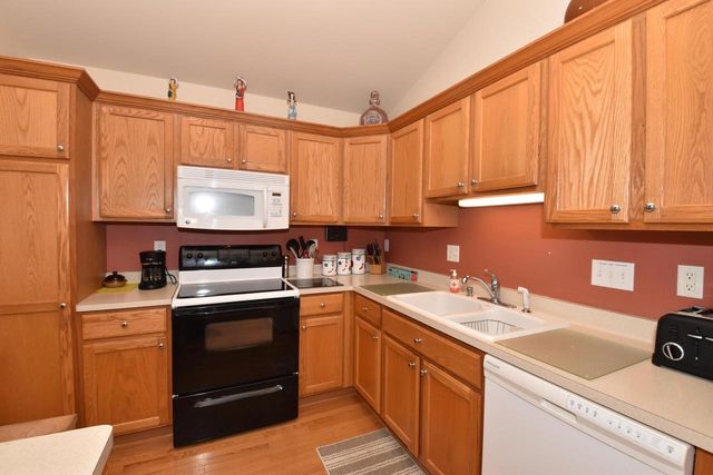 N97W14151 Knollcrest CIRCLE, Germantown, WI 53022