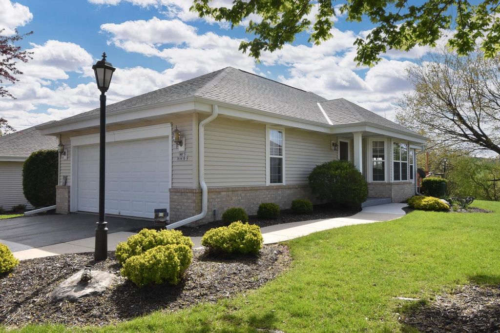 N97W14151 Knollcrest CIRCLE, Germantown, WI 53022