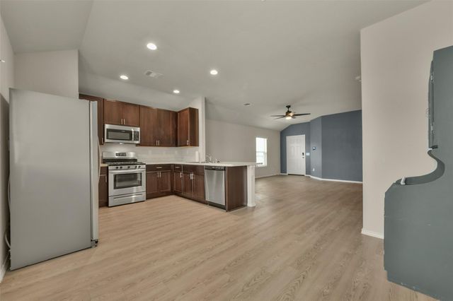 8611 Conquest Circle, Texas City, TX 77591
