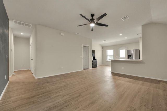 8611 Conquest Circle, Texas City, TX 77591