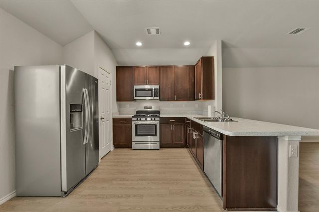 8611 Conquest Circle, Texas City, TX 77591