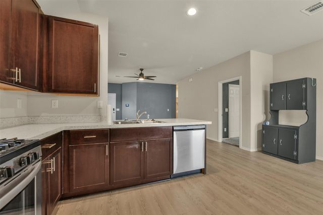 8611 Conquest Circle, Texas City, TX 77591