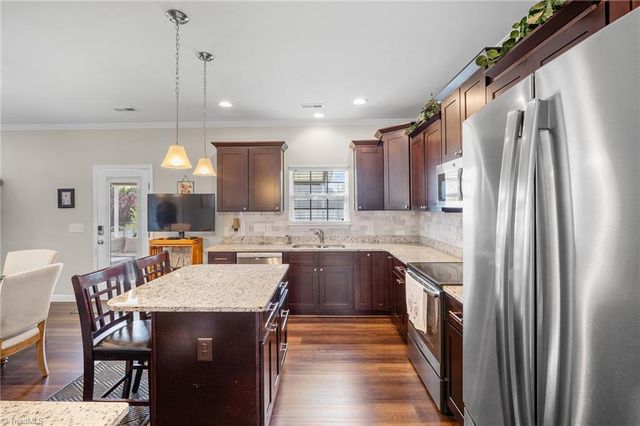 110 Rolling Meadow Lane, Clemmons, NC 27012