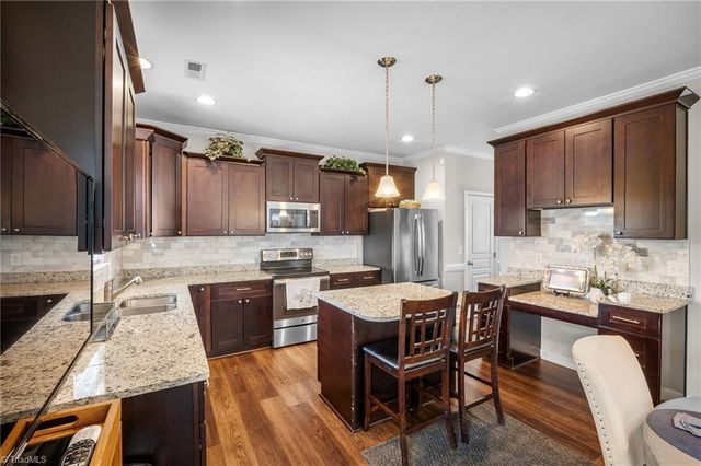 110 Rolling Meadow Lane, Clemmons, NC 27012