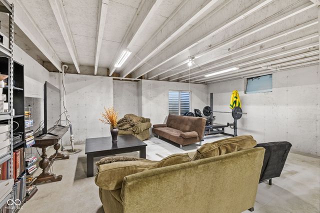 8117 Winterset Circle, Indianapolis, IN 46214