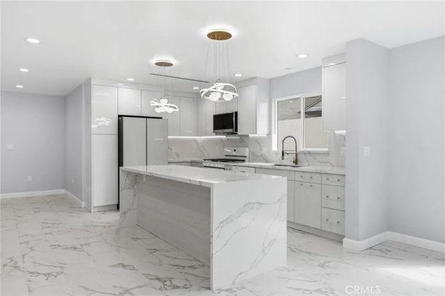 12531 Vose, North Hollywood, CA 91605