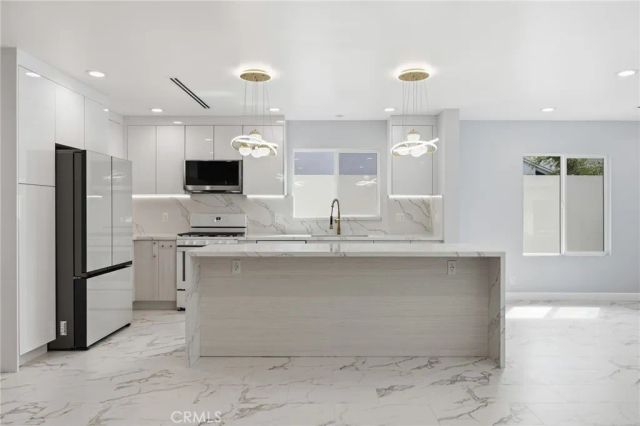 12531 Vose, North Hollywood, CA 91605