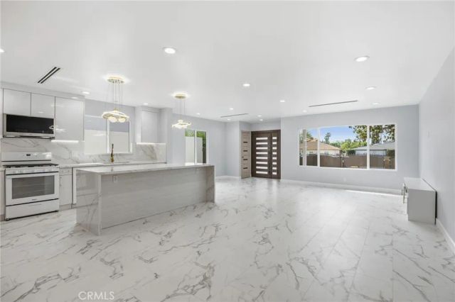 12531 Vose, North Hollywood, CA 91605