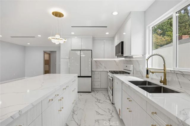 12531 Vose, North Hollywood, CA 91605