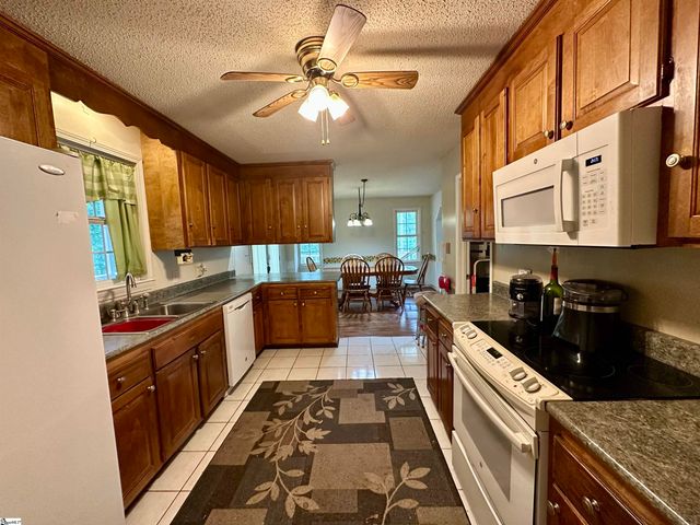 693 Grandwood Boulevard, Gray Court, SC 29645