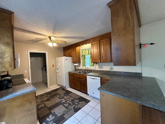 693 Grandwood Boulevard, Gray Court, SC 29645