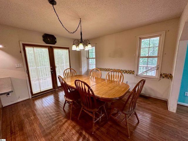 693 Grandwood Boulevard, Gray Court, SC 29645