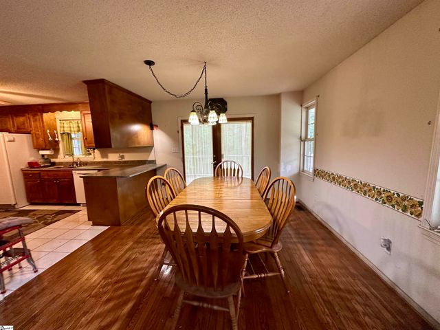 693 Grandwood Boulevard, Gray Court, SC 29645