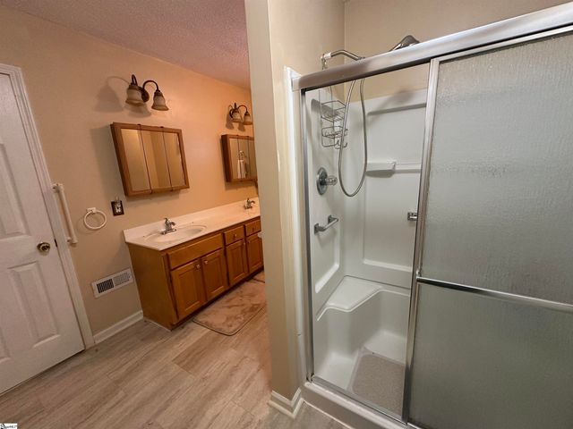 693 Grandwood Boulevard, Gray Court, SC 29645
