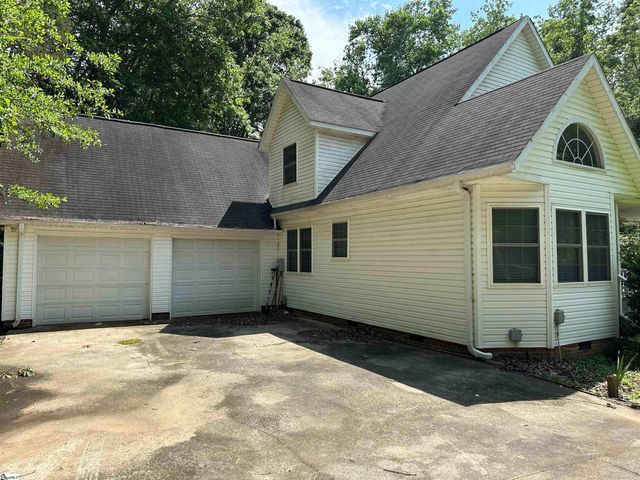 693 Grandwood Boulevard, Gray Court, SC 29645