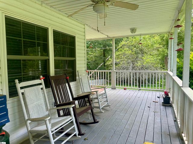 693 Grandwood Boulevard, Gray Court, SC 29645