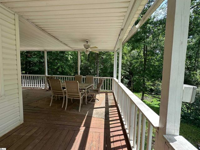 693 Grandwood Boulevard, Gray Court, SC 29645