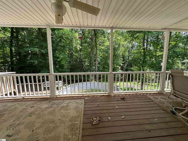 693 Grandwood Boulevard, Gray Court, SC 29645