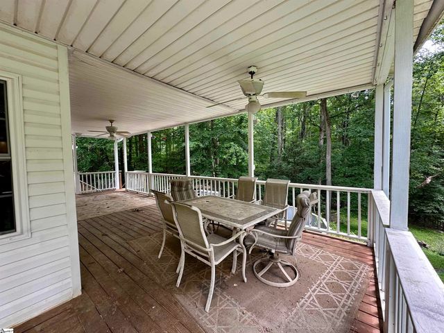 693 Grandwood Boulevard, Gray Court, SC 29645