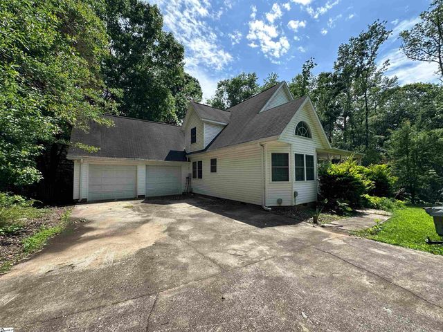 693 Grandwood Boulevard, Gray Court, SC 29645