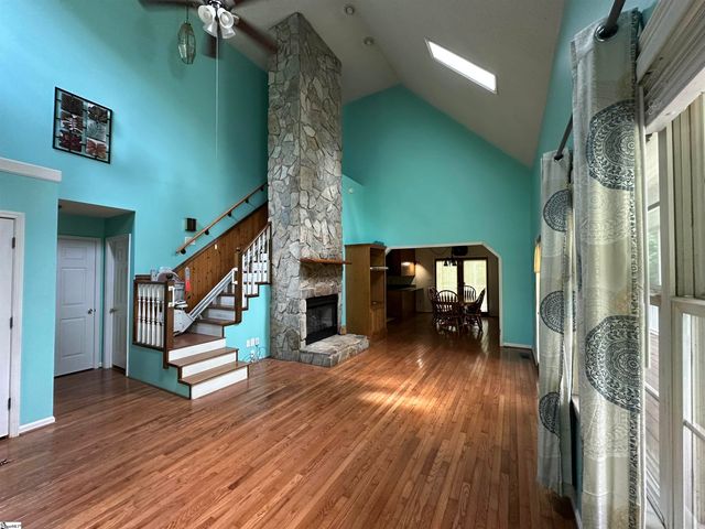 693 Grandwood Boulevard, Gray Court, SC 29645