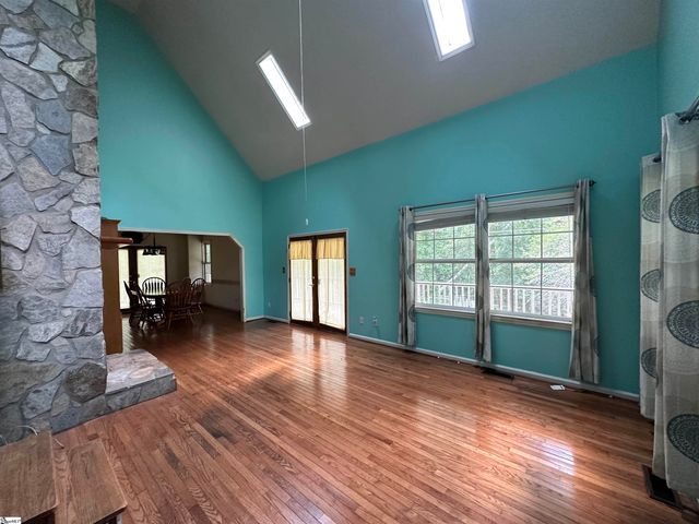 693 Grandwood Boulevard, Gray Court, SC 29645