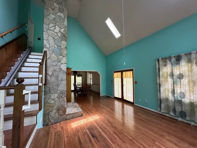 693 Grandwood Boulevard, Gray Court, SC 29645