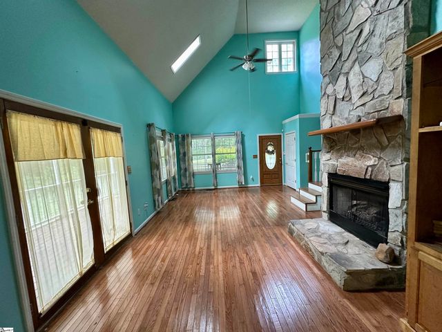 693 Grandwood Boulevard, Gray Court, SC 29645