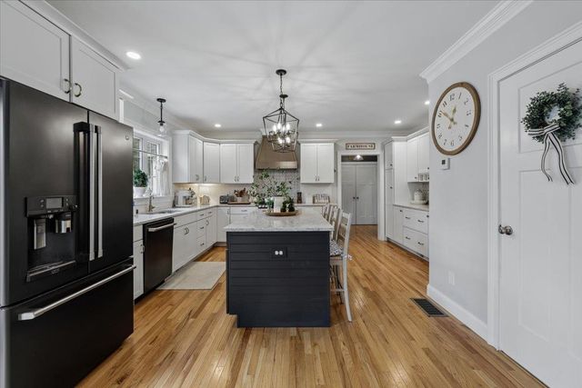 5 Whiting Farm Drive, Amherst, NH 03031