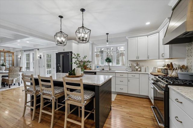 5 Whiting Farm Drive, Amherst, NH 03031