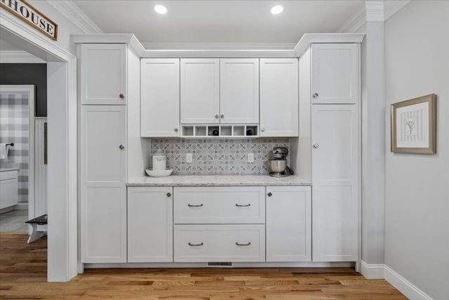 5 Whiting Farm Drive, Amherst, NH 03031