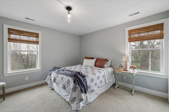 5 Whiting Farm Drive, Amherst, NH 03031