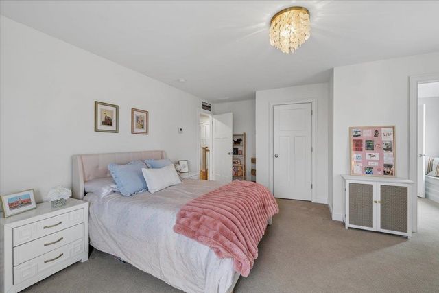 5 Whiting Farm Drive, Amherst, NH 03031