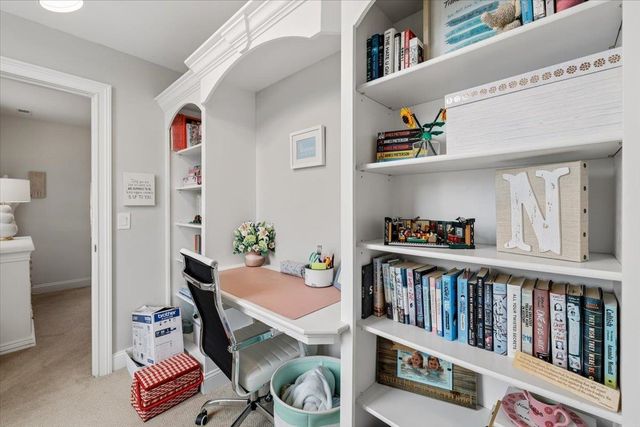 5 Whiting Farm Drive, Amherst, NH 03031