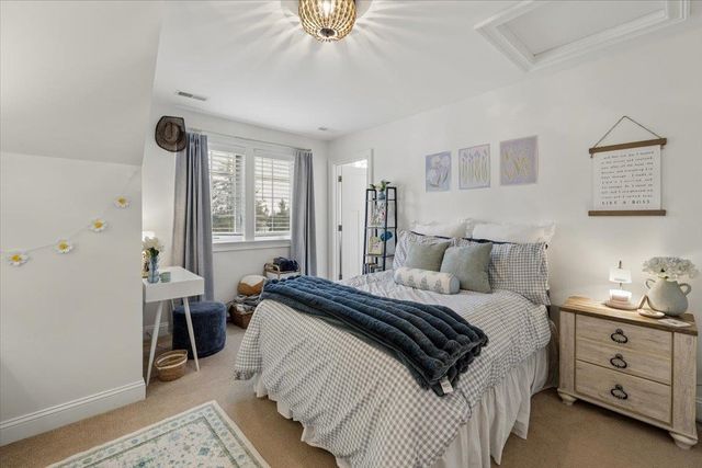 5 Whiting Farm Drive, Amherst, NH 03031