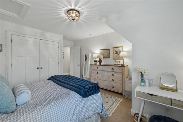 5 Whiting Farm Drive, Amherst, NH 03031