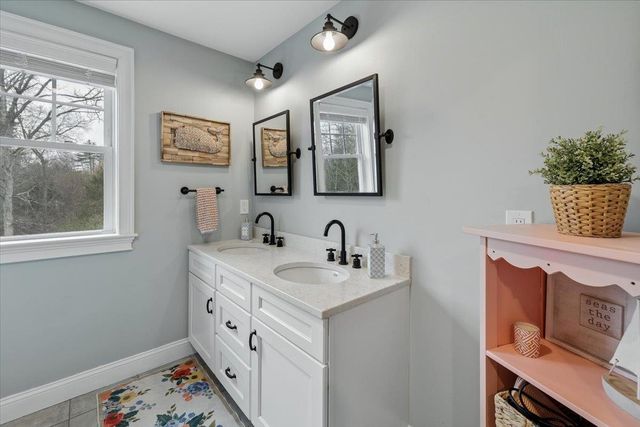 5 Whiting Farm Drive, Amherst, NH 03031