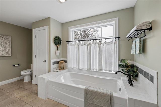 5 Whiting Farm Drive, Amherst, NH 03031