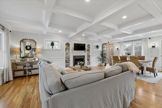 5 Whiting Farm Drive, Amherst, NH 03031