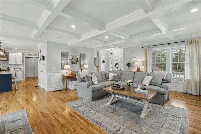 5 Whiting Farm Drive, Amherst, NH 03031