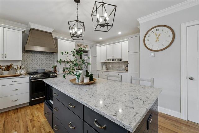 5 Whiting Farm Drive, Amherst, NH 03031